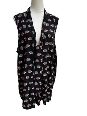 Poema 4X Sleeveless Black Blouse with Pink Hedgehog Print